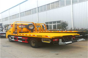 兴县附近拖车救援搭电